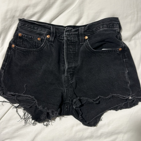Levi 501 Jean shorts - Picture 2 of 2